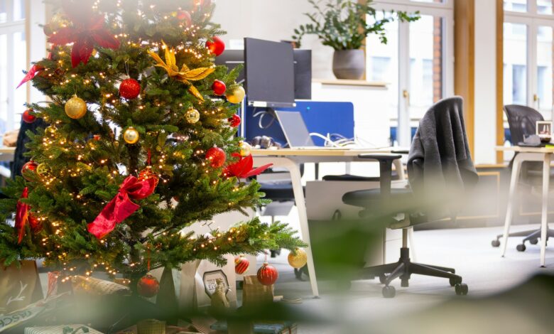 A decorated christmas tree in an office cubicle – Christmas office decor idea
