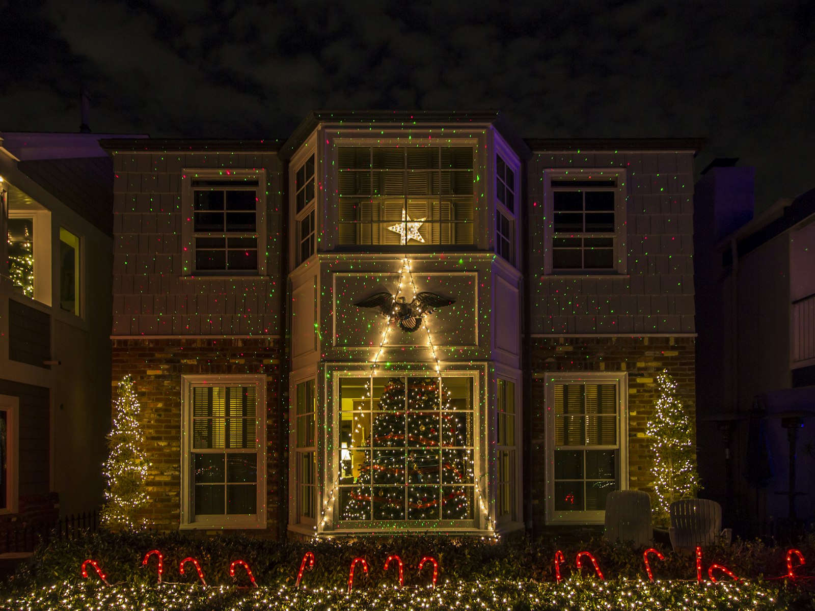 A house with christmas lights – Christmas outdoor decor idea