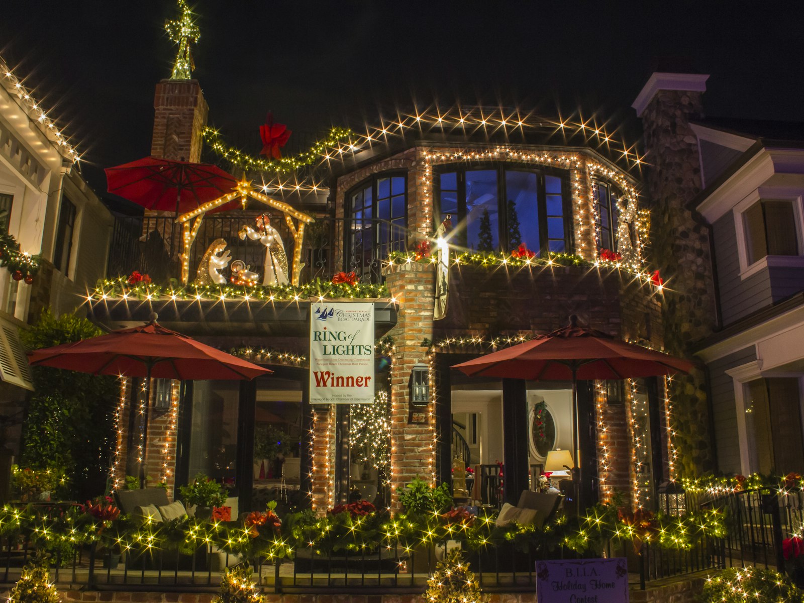 A building with decorations and lights – Christmas outdoor decor idea
