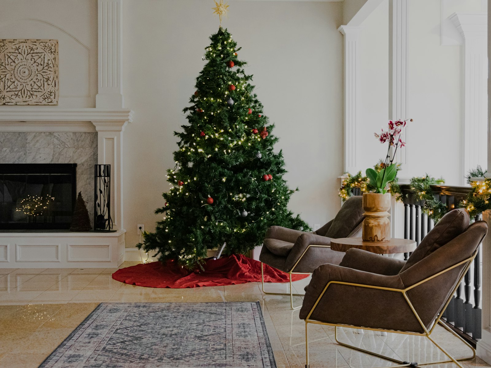 Modern living room with a Christmas tree and leather chair